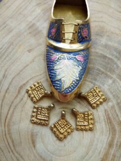 Charms for Macrame Bracelets – artistic view of an artisanal charm designed for DIY jewelry.