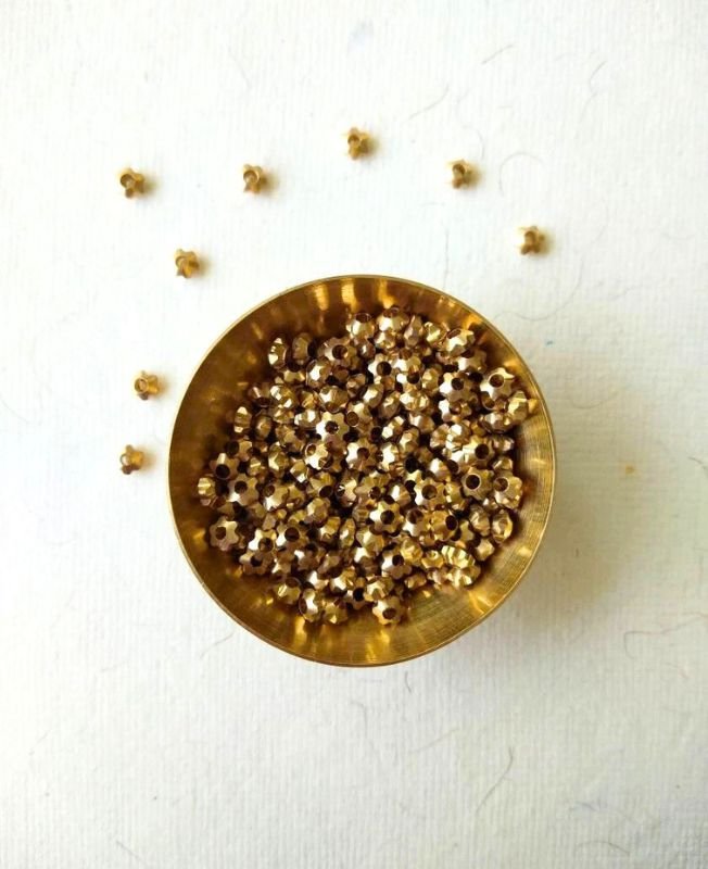 2MM Unique Brass Flower Tyre Beads - Image 3