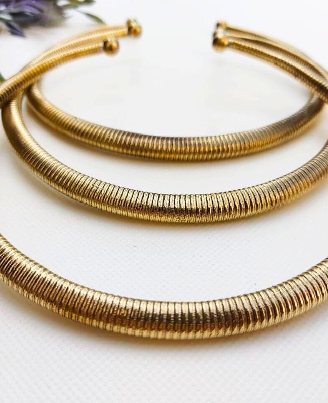 Ribbed Finish Brass Choker Set - Image 3