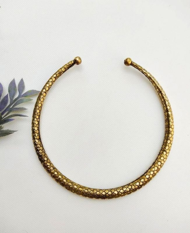 Hexagon Finish Brass Choker Set - Image 2