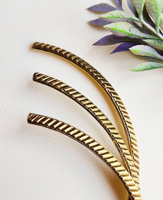 Chevron Ridge Brass Choker Set - Image 4