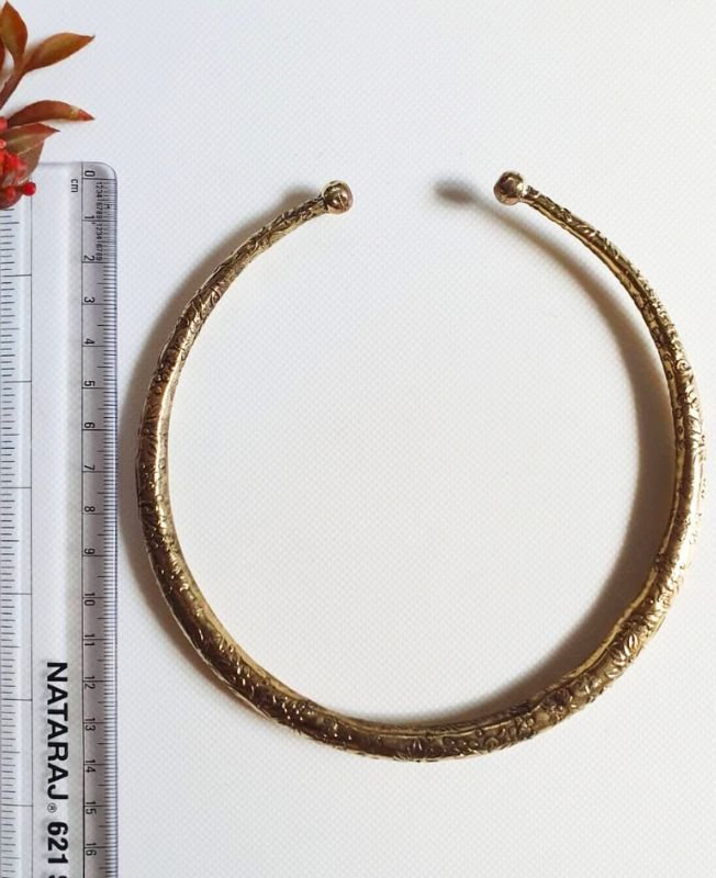 Embossed Botanical Tribal Brass Choker Set - Image 5