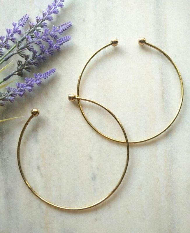 Essential Sleek Finished Brass Choker Set