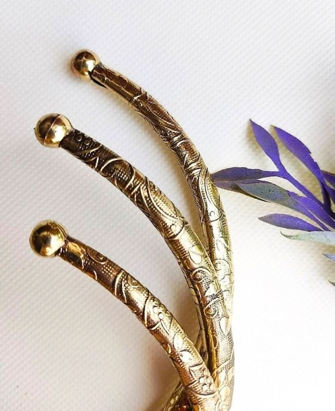 Geometric Finish Brass Choker Set - Image 4