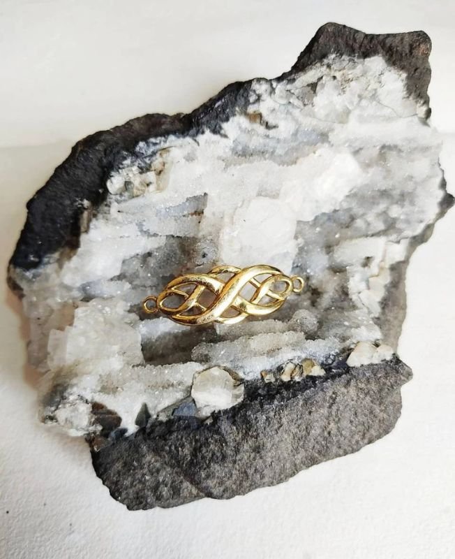 Twist Knot Brass Special Charms - Image 3