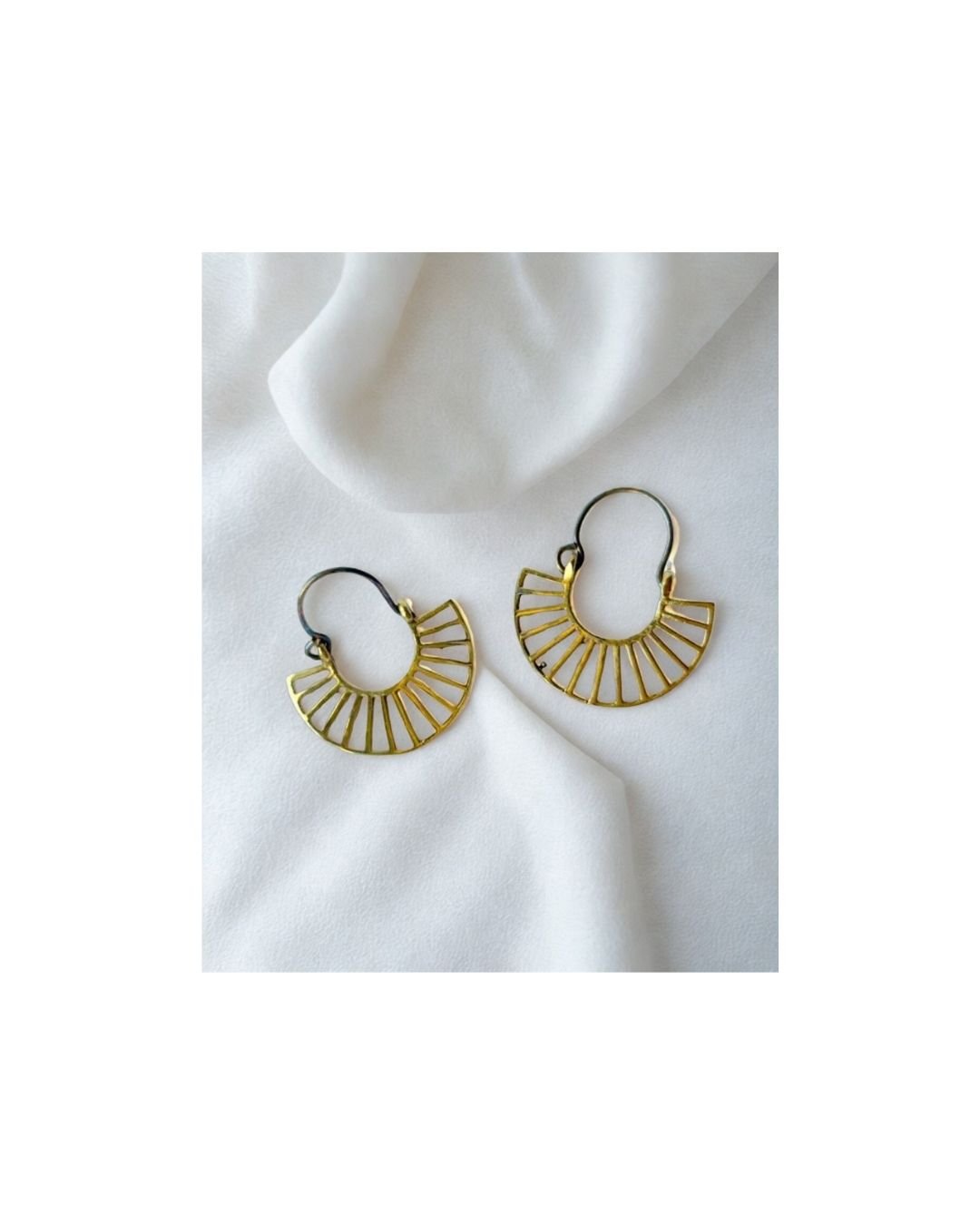 5/20 Pairs Structured Fan Style Hoop Brass Earrings - Image 2