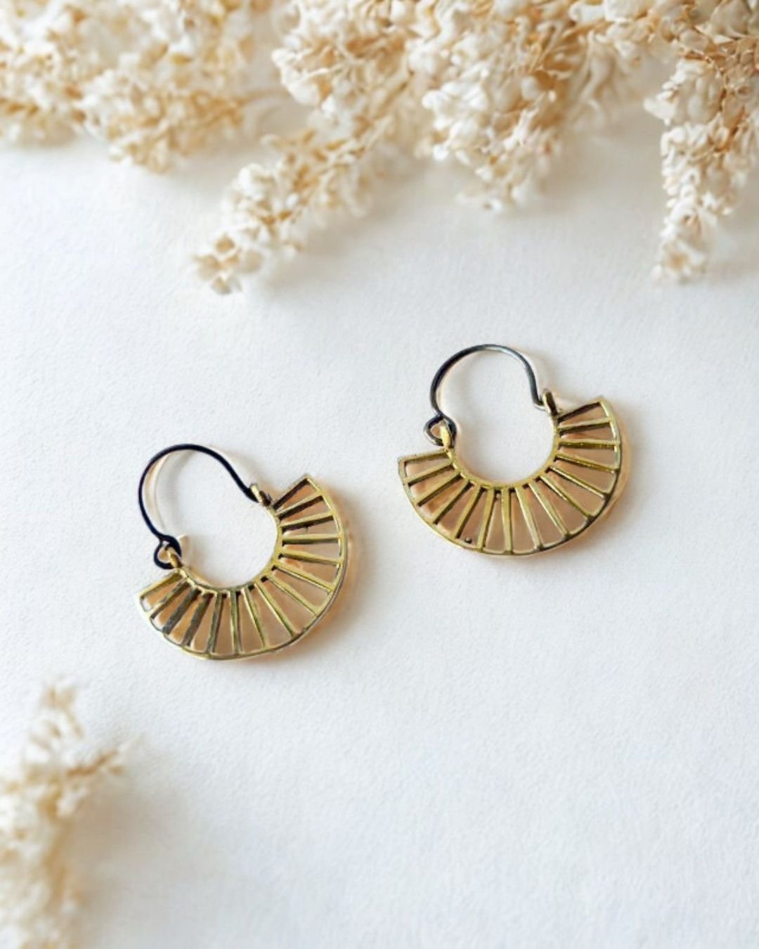 5/20 Pairs Structured Fan Style Hoop Brass Earrings - Image 3
