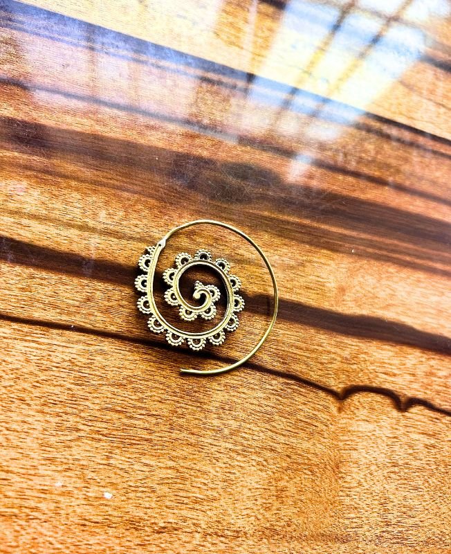 5/20 Pairs Vintage Spiral Hoop Brass Earrings - Image 3