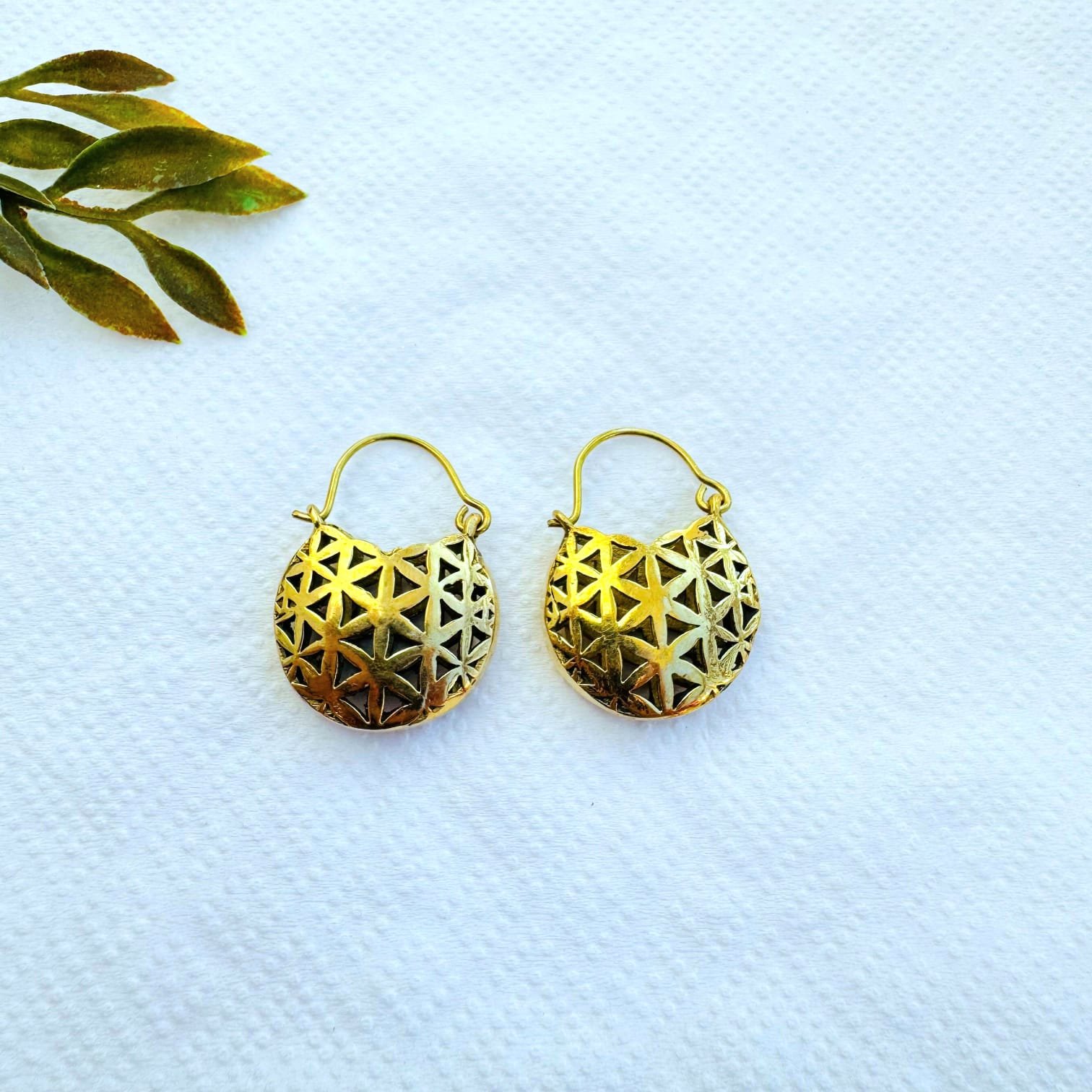 5/20 Pairs Triangle Cut Out Hoop Brass Earrings - Image 2