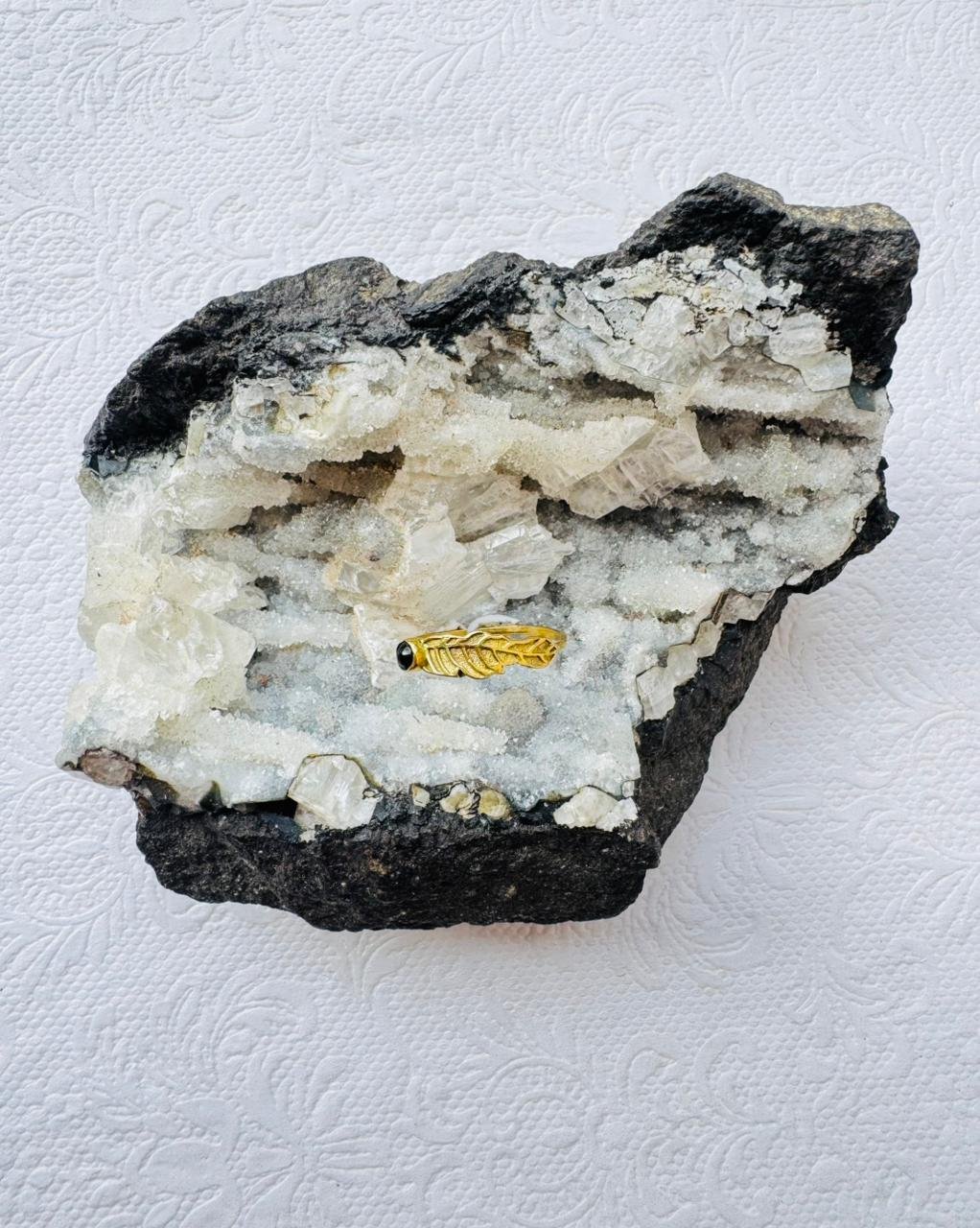 5/20 Pieces Feather and Black Stone Brass Ring - Image 2