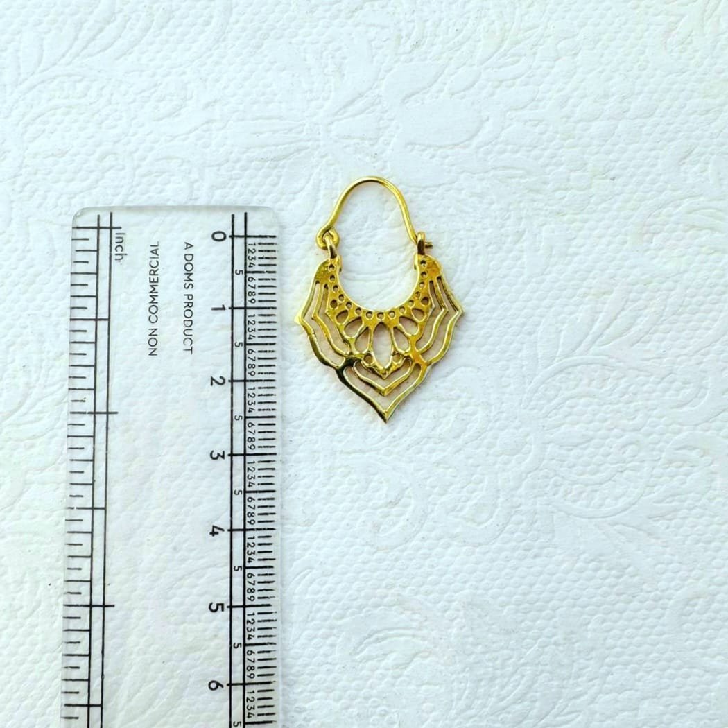 5/20 Pairs Lotus Pattern Hoop Brass Earrings - Image 3
