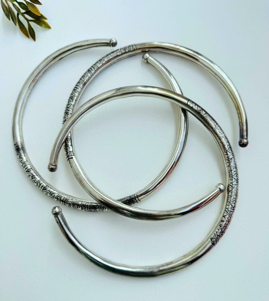 Sleek & Engraved Silver Toned Brass Choker Set - Image 4