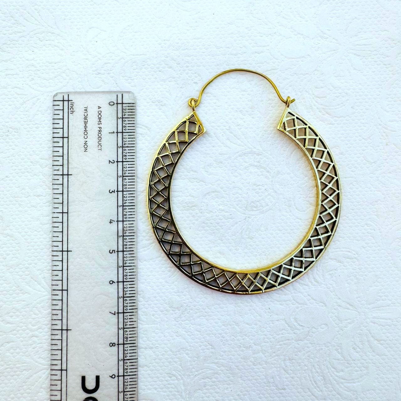 5/20 Pairs Crisscross Mandala Hoop Brass Earrings - Image 3