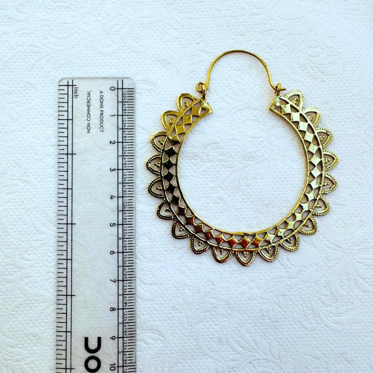 5/20 Pairs Scalloped Tribal Hoop Brass Earrings - Image 3