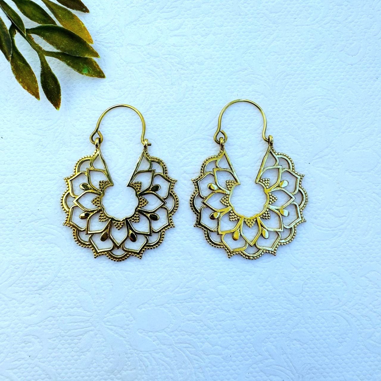 5/20 Pairs Floral Mandala Hoop Brass Earrings - Image 2