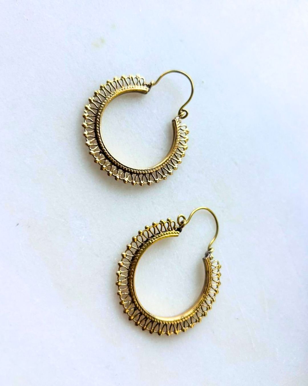 5/20 Pairs Delicate Lace Hoop Brass Earrings - Image 2
