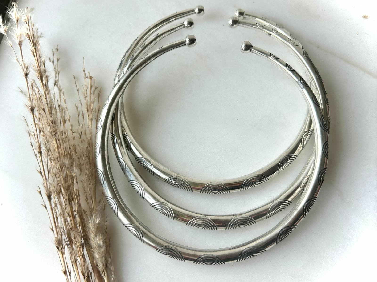 Echo Arc Engraved Silver Tone Brass Choker Set