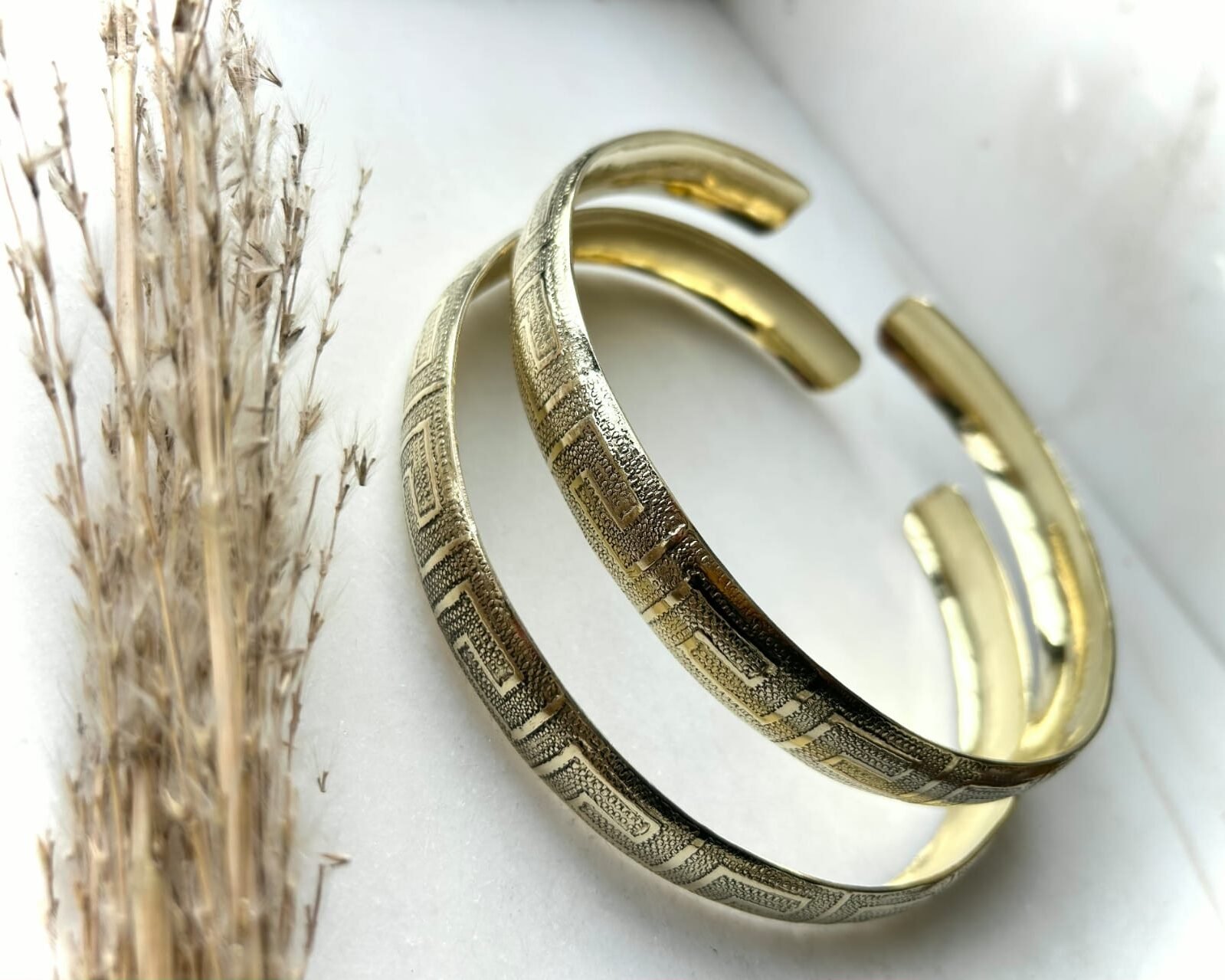 Labyrinth Edge Brass Choker Set