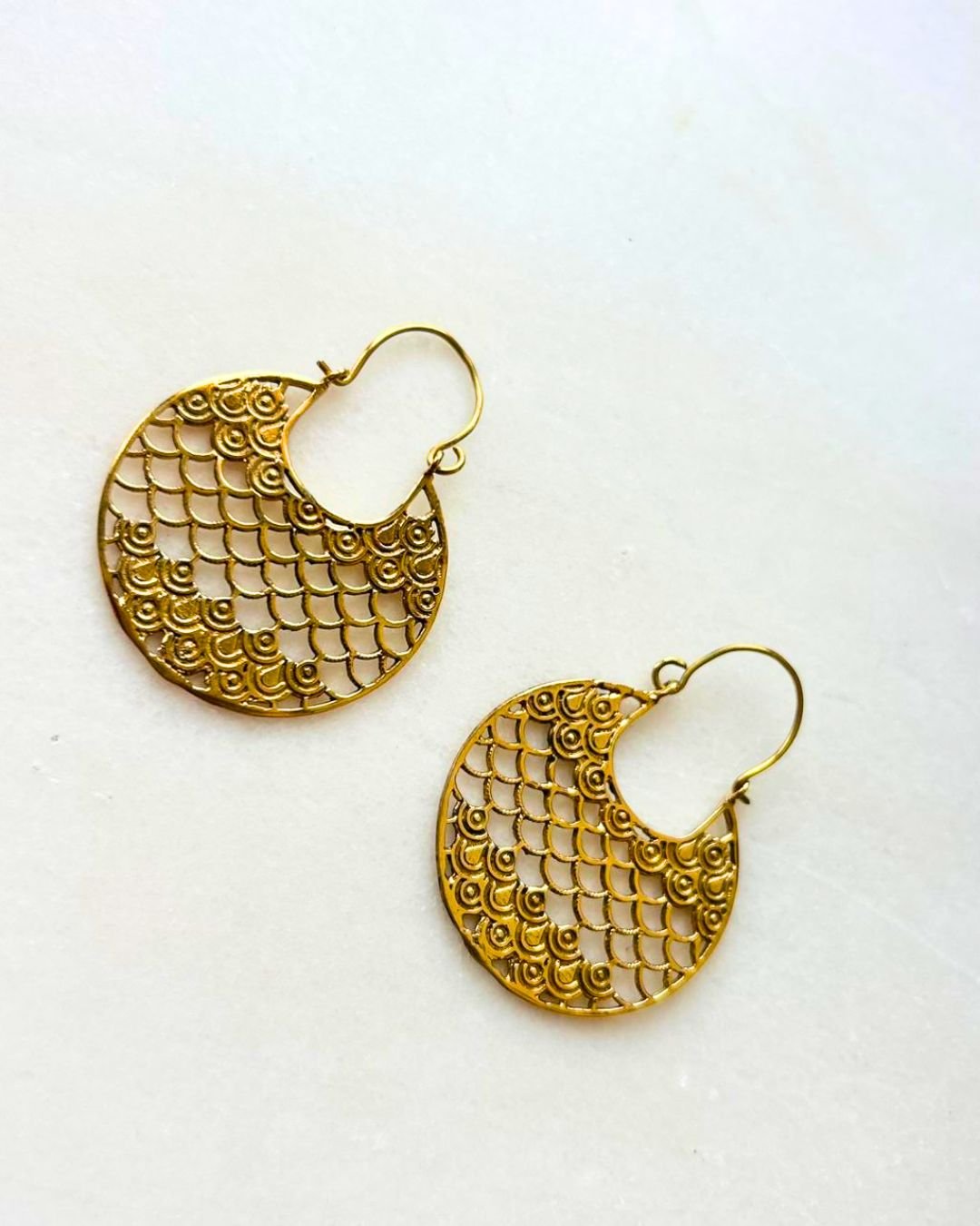 Scalloped Filigree Disc Brass Earrings - Image 2