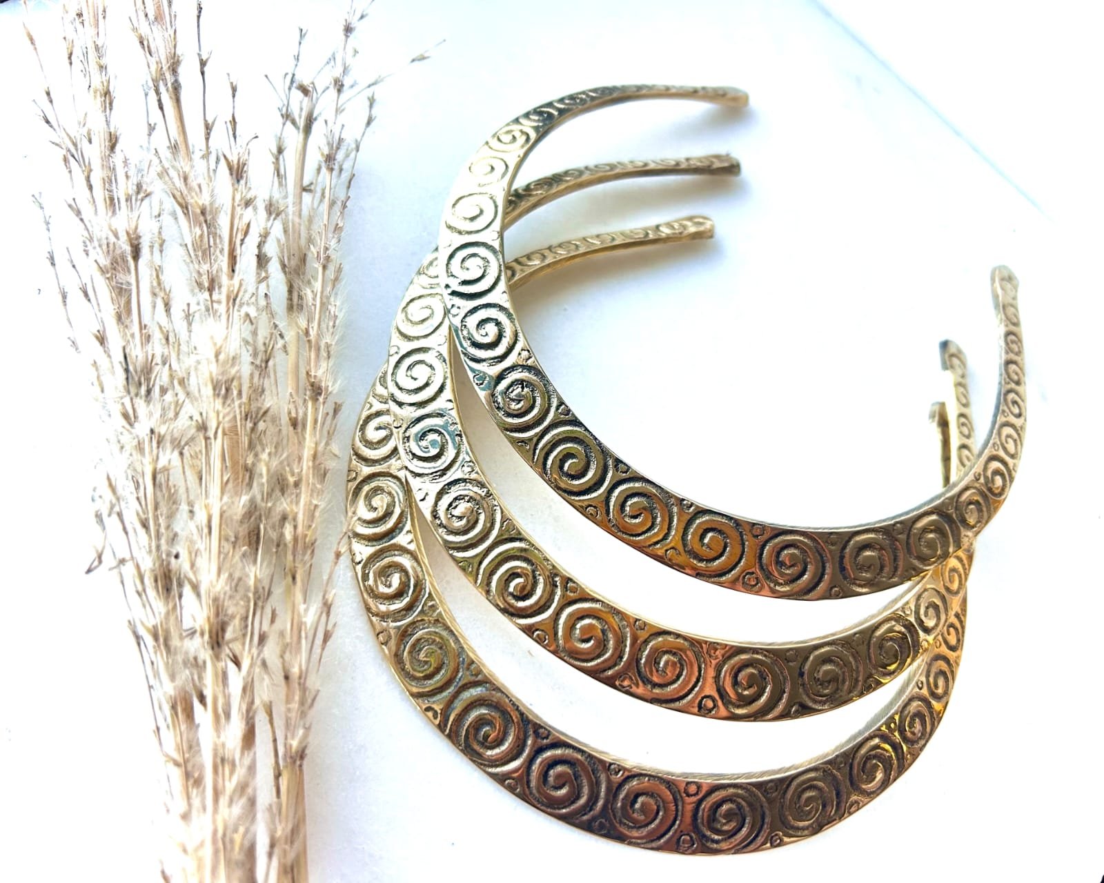 Spiral Engraved Brass Choker Set