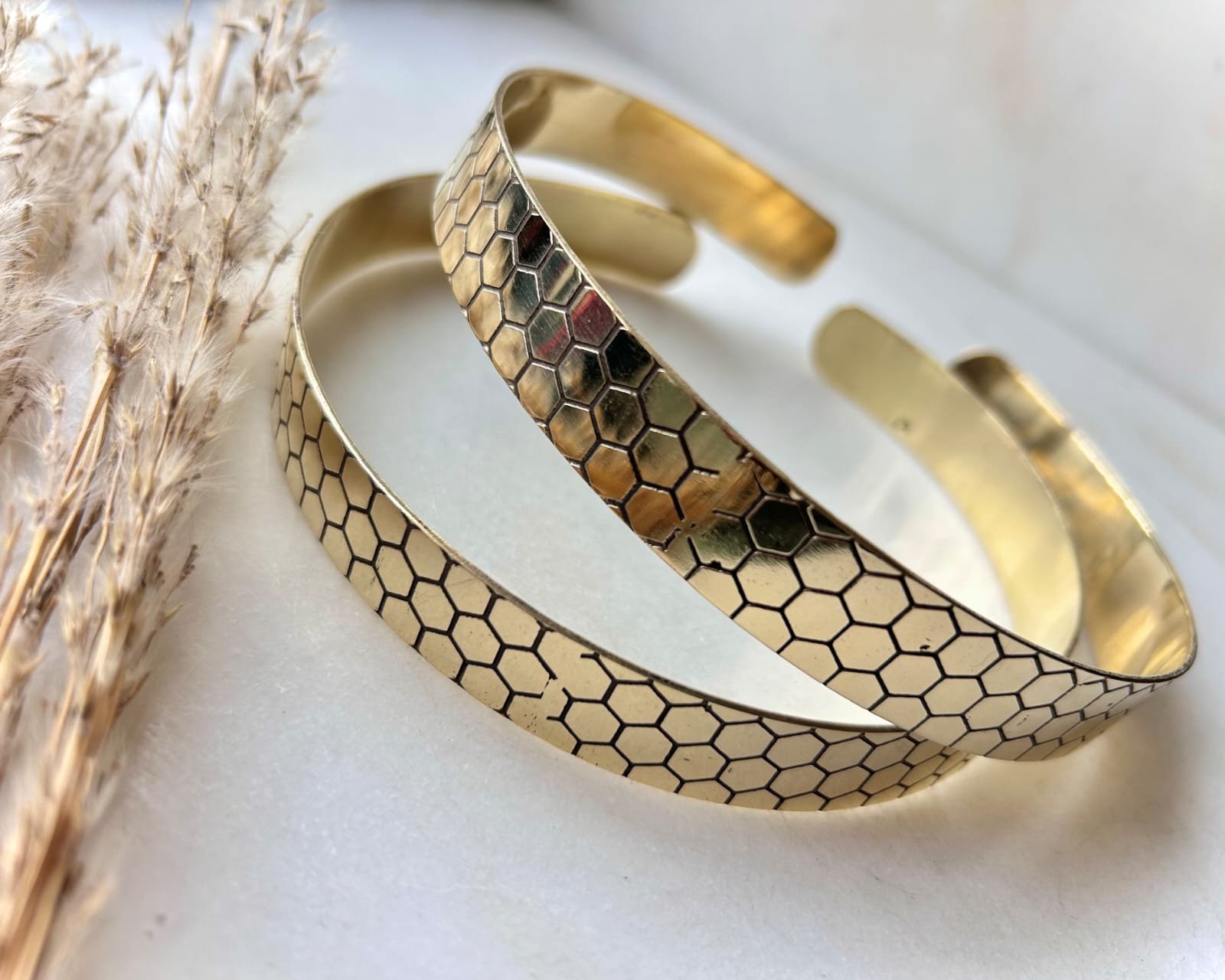 Honeycomb Geometry Wide Brass Choker Set