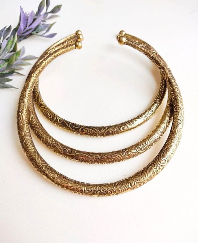 Ornate Finish Brass Choker Set