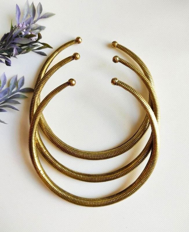 Honeycomb Finish Brass Choker Set