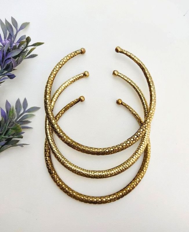 Hexagon Finish Brass Choker Set