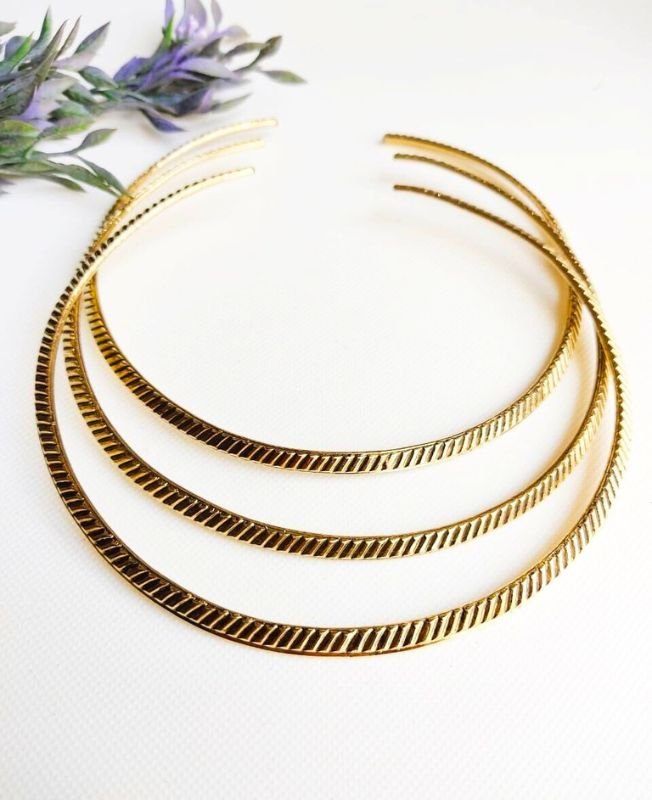 Chevron Ridge Brass Choker Set
