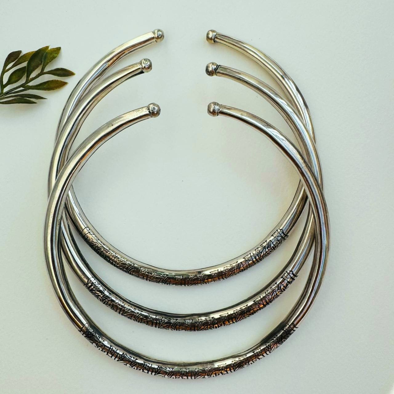 Sleek & Engraved Silver Toned Brass Choker Set