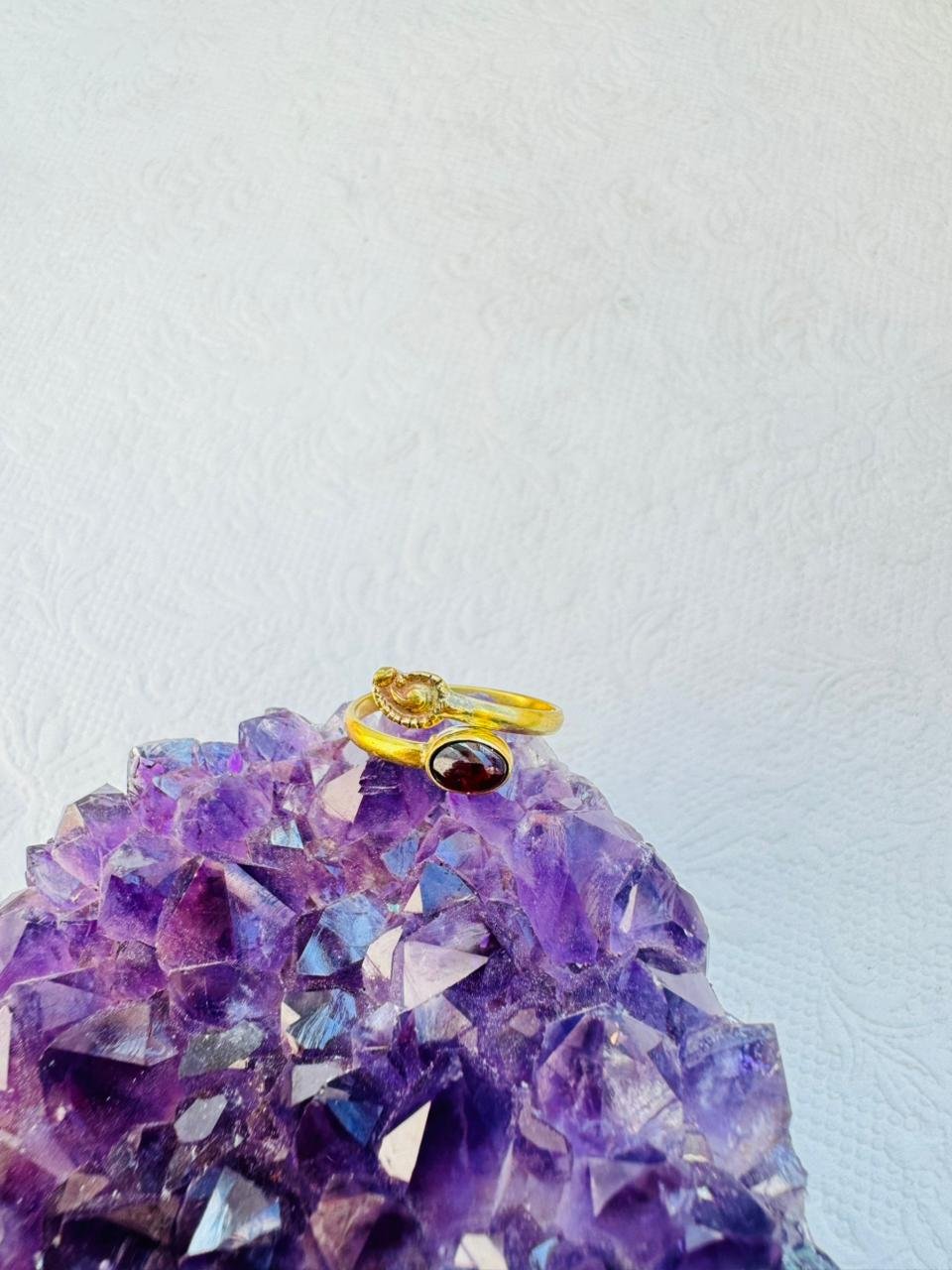 5/20 Pieces Garnet Swirl Brass Ring